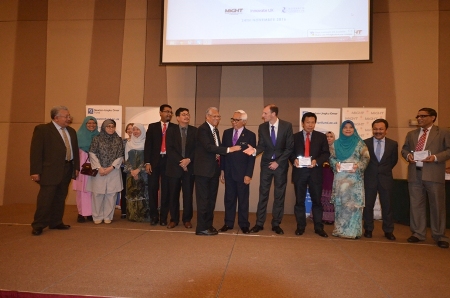 INTROP researchers during award ceremony by Prof Tan Sri Zakri Abdul Hamid, Science Advisor to Malaysian Prime Minister